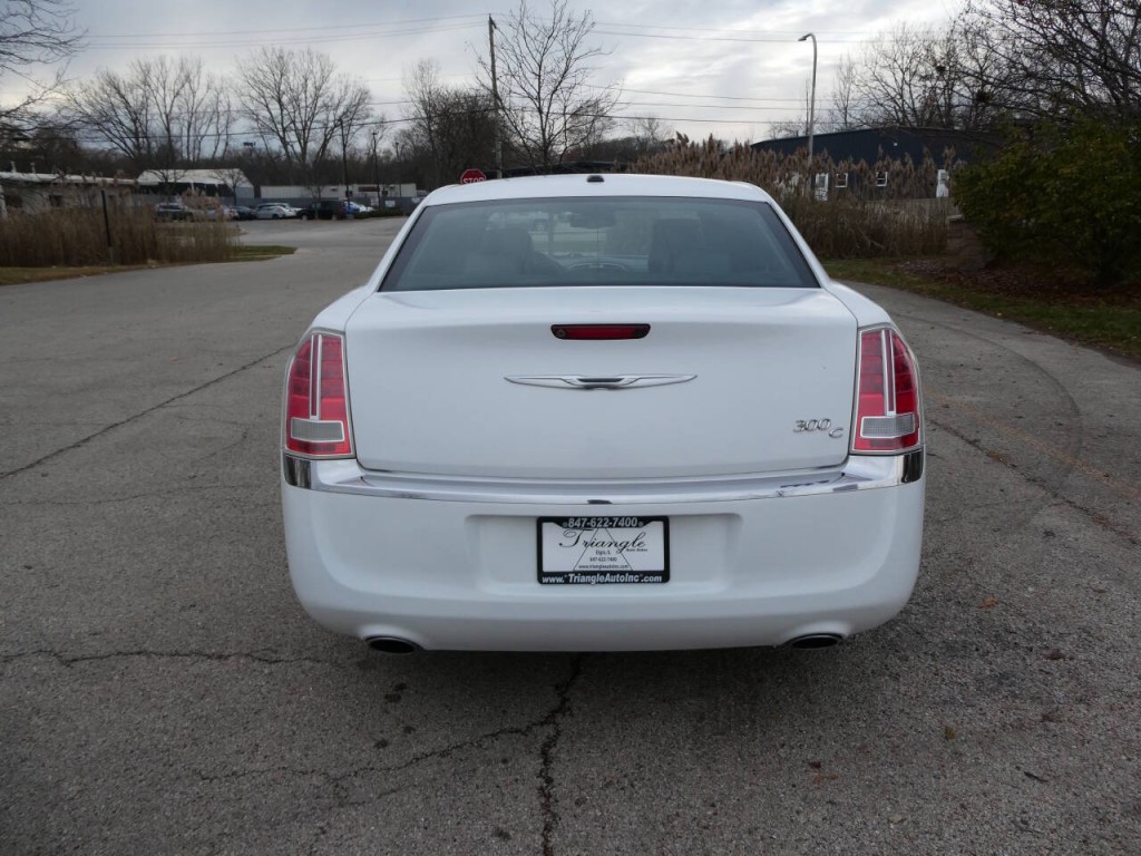 2011 Chrysler 300 Image 6