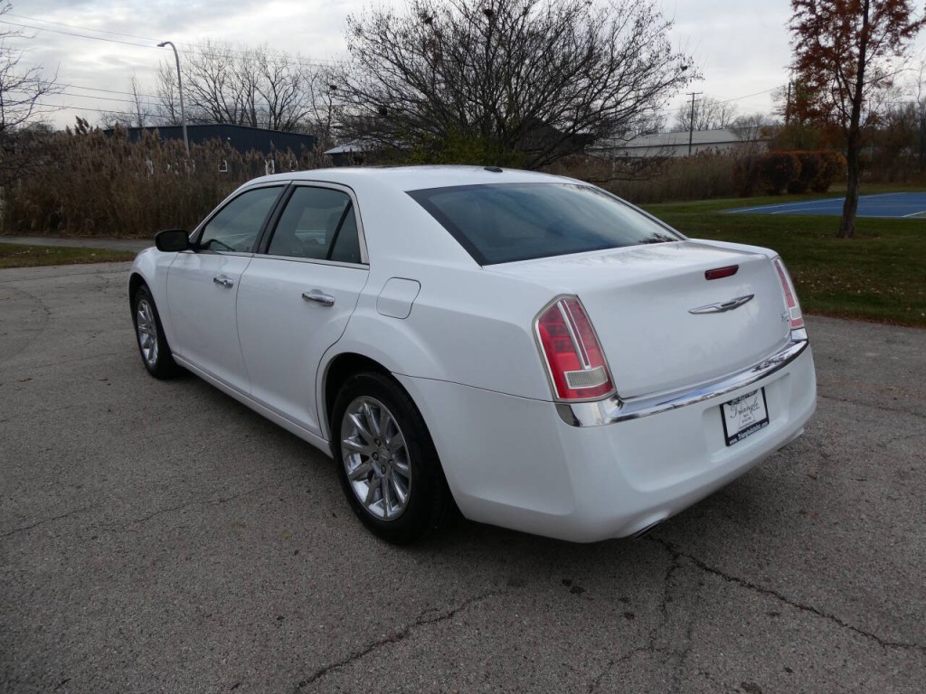 2011 Chrysler 300 Image 7