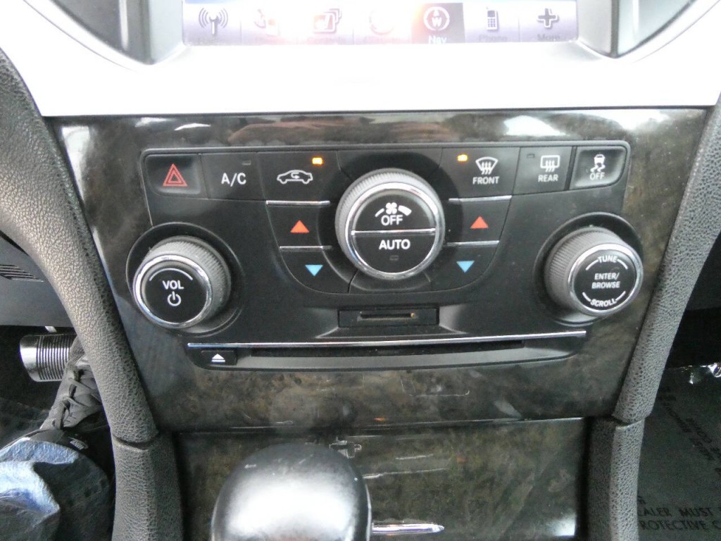 2011 Chrysler 300 Image 20