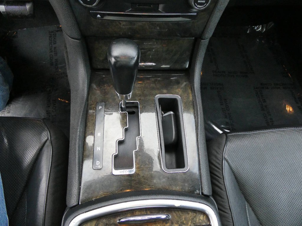 2011 Chrysler 300 Image 21