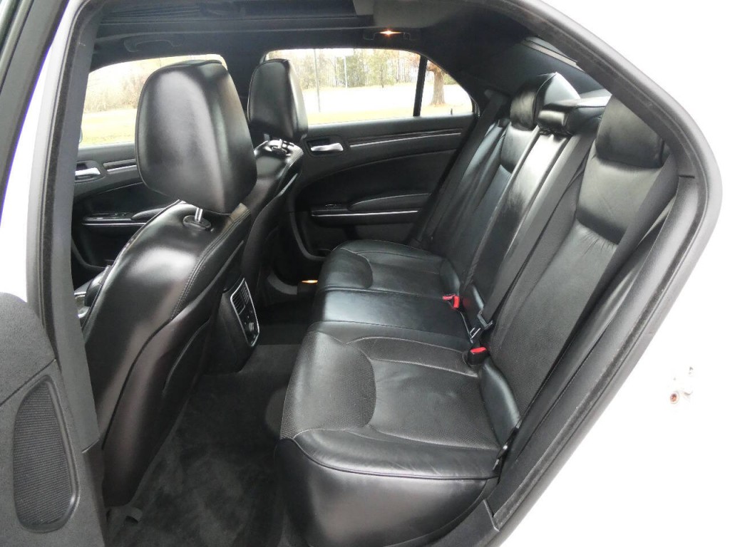 2011 Chrysler 300 Image 26