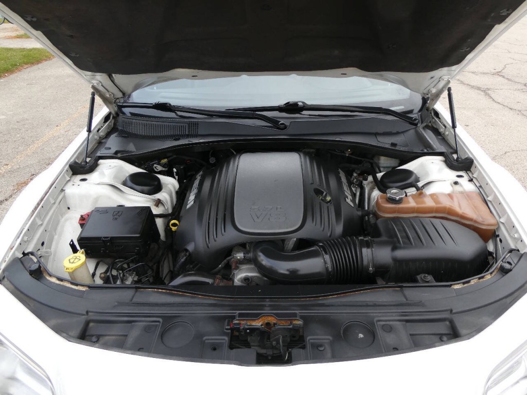 2011 Chrysler 300 Image 35