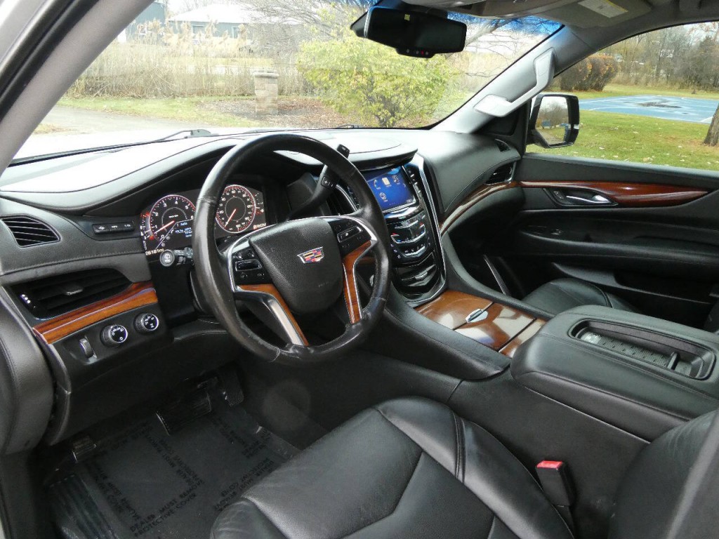 2015 Cadillac Escalade Image 10