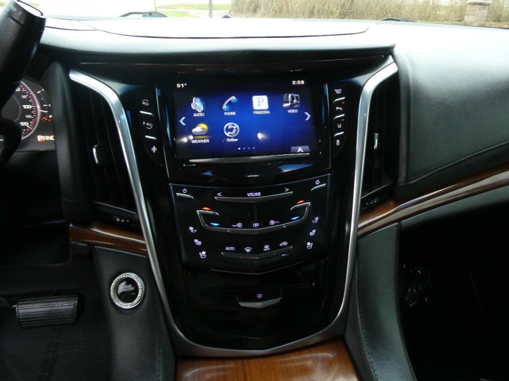 2015 Cadillac Escalade Image 16