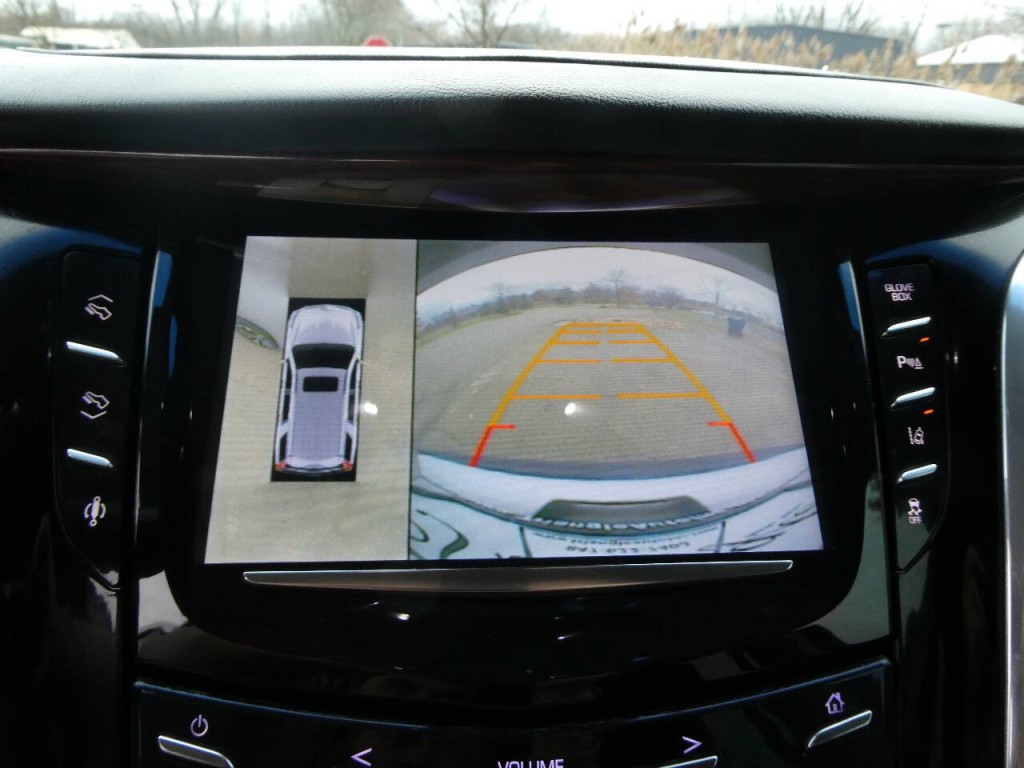 2015 Cadillac Escalade Image 17