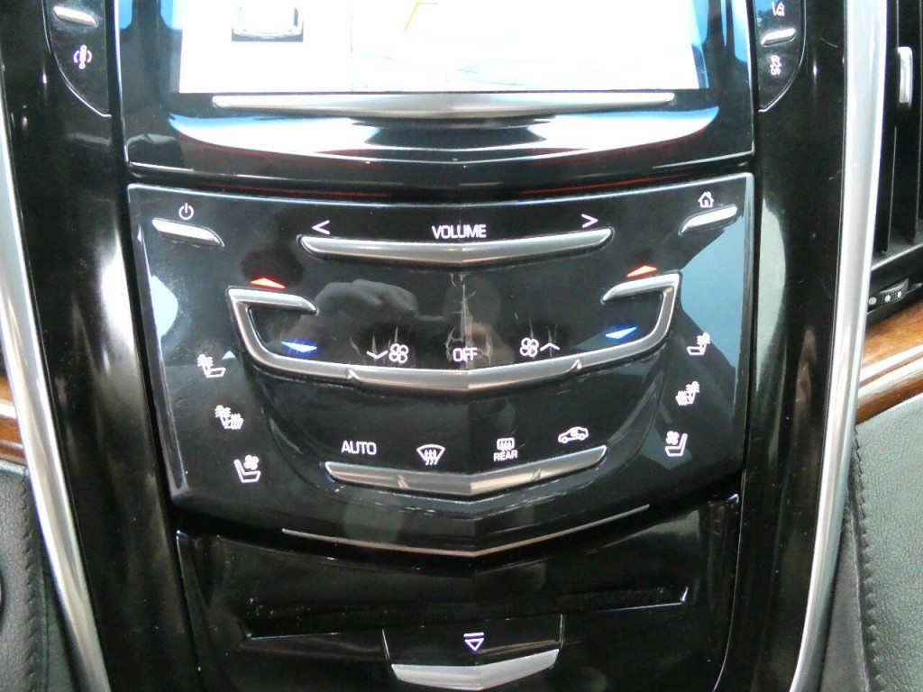 2015 Cadillac Escalade Image 18