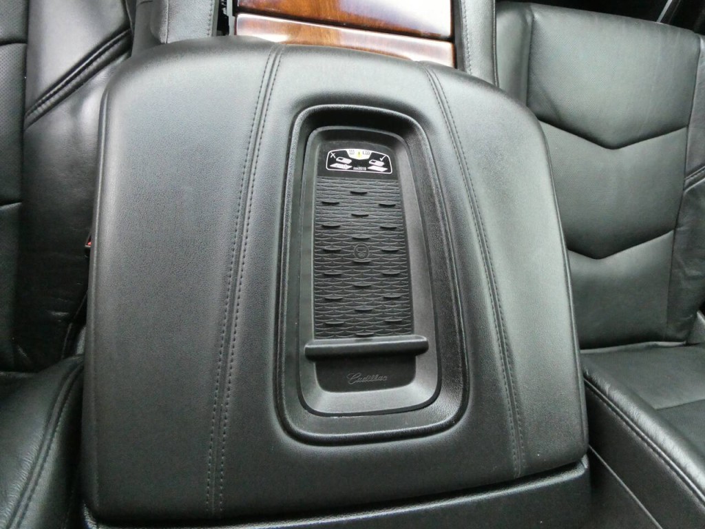 2015 Cadillac Escalade Image 20