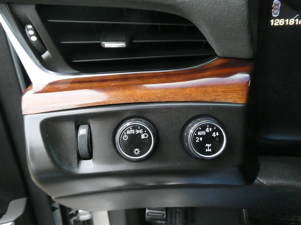 2015 Cadillac Escalade Image 21