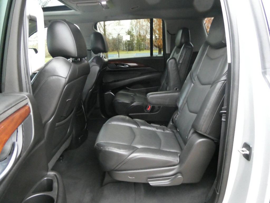 2015 Cadillac Escalade Image 28