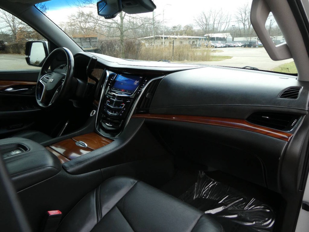 2015 Cadillac Escalade Image 36