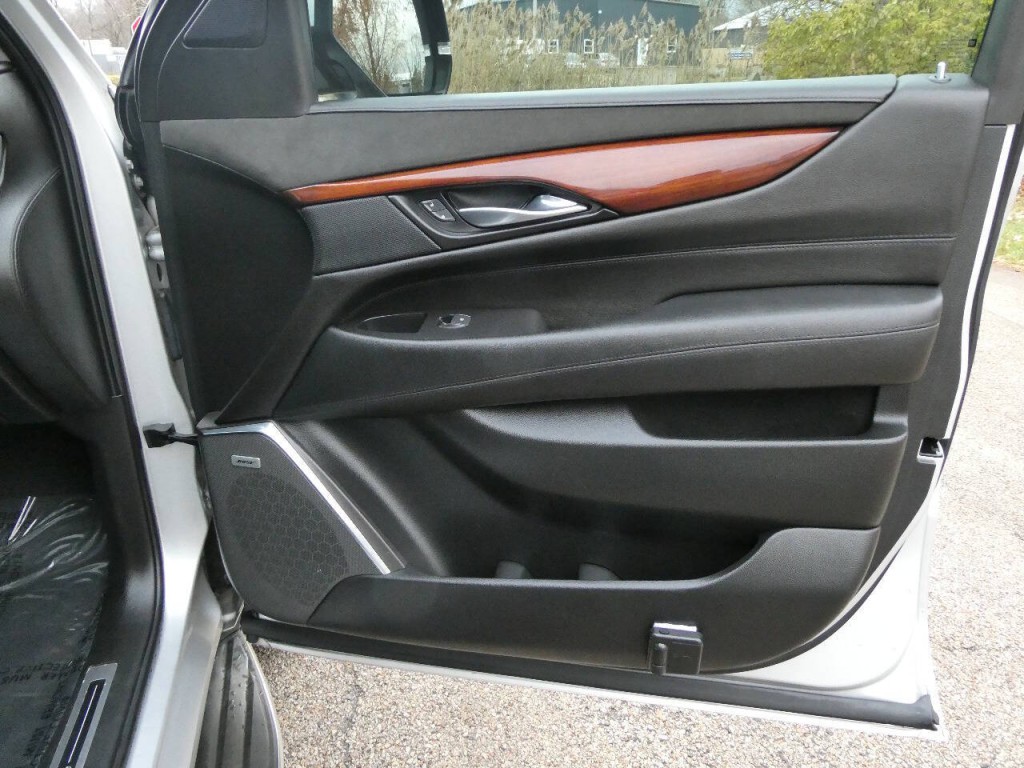 2015 Cadillac Escalade Image 37