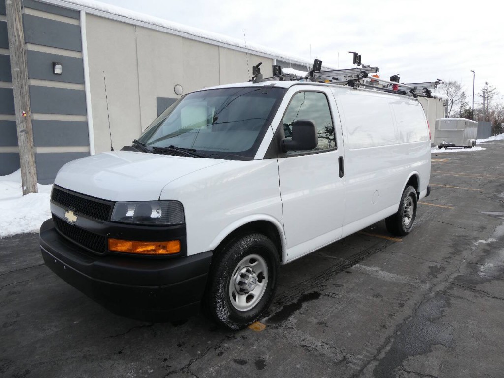 2018 Chevrolet Express Image 1