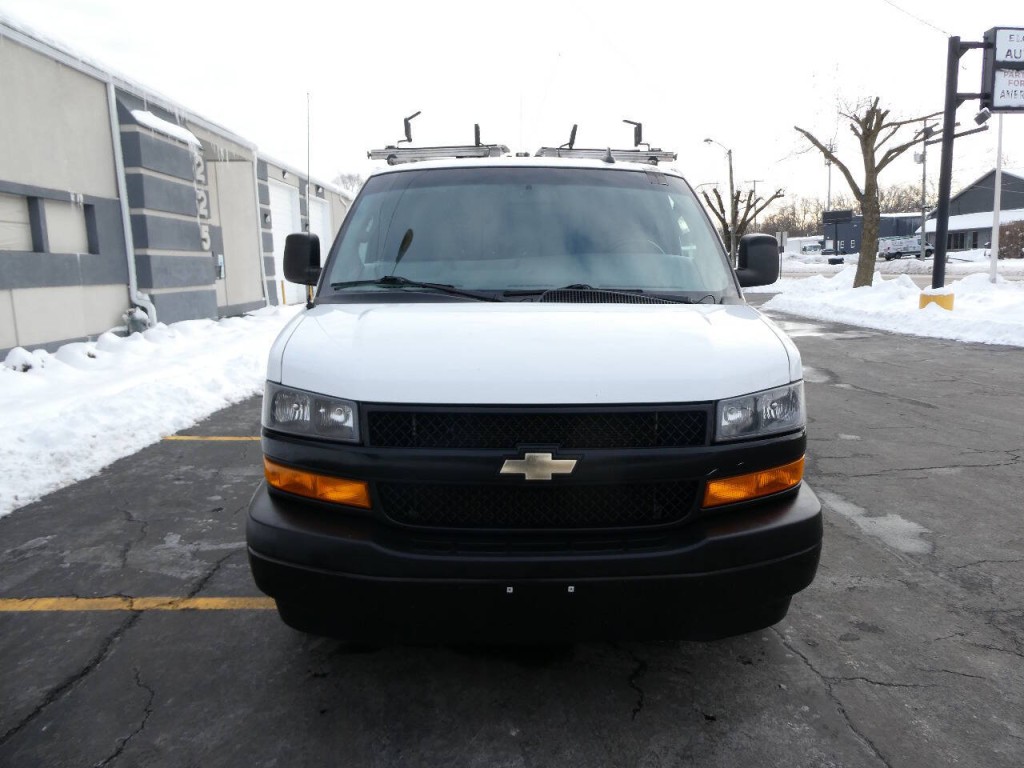 2018 Chevrolet Express Image 2