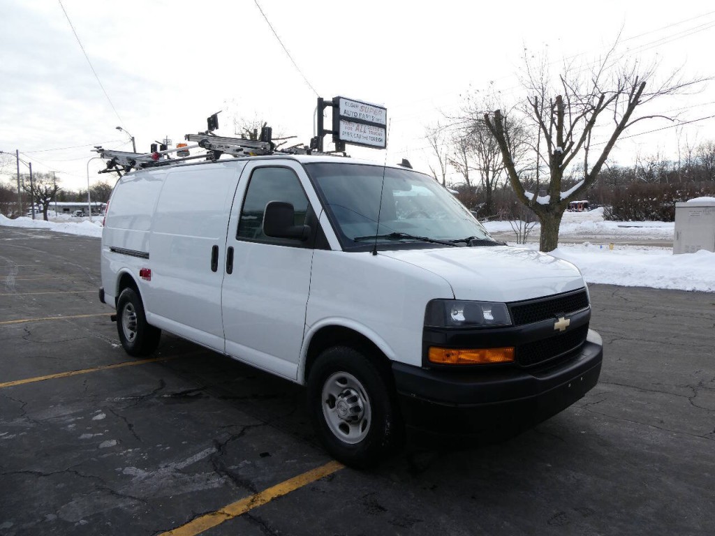 2018 Chevrolet Express Image 3