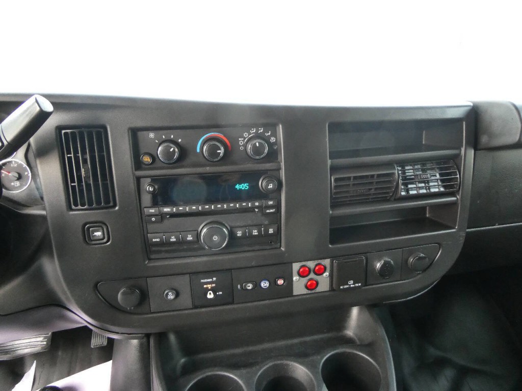 2018 Chevrolet Express Image 16