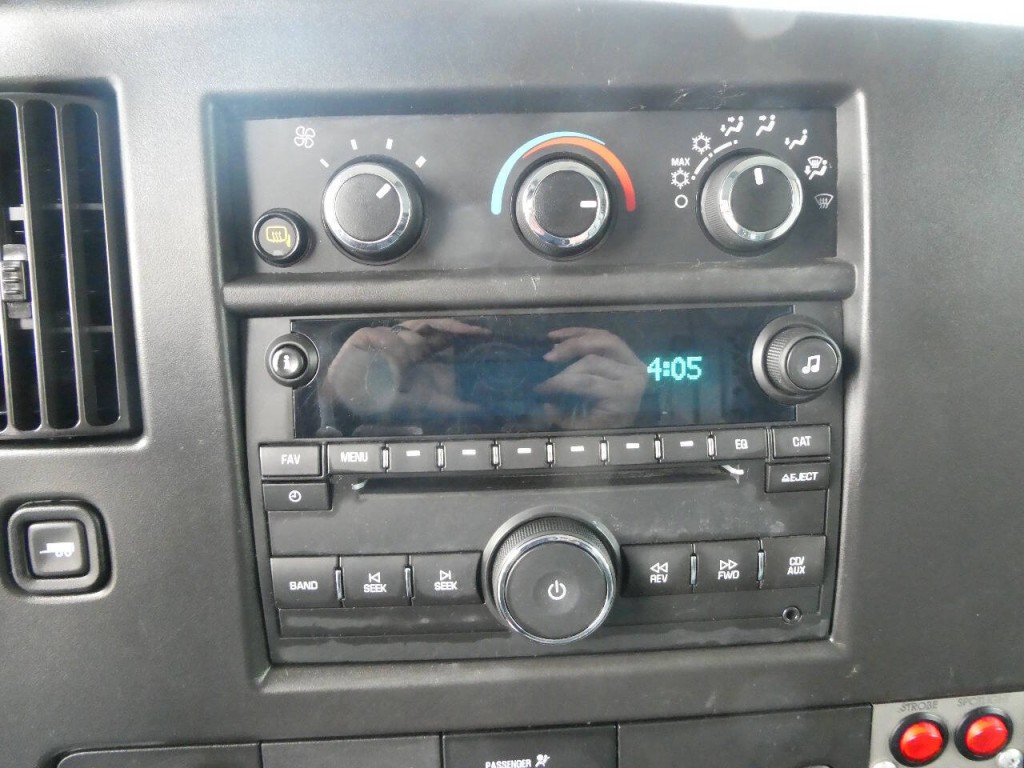 2018 Chevrolet Express Image 17