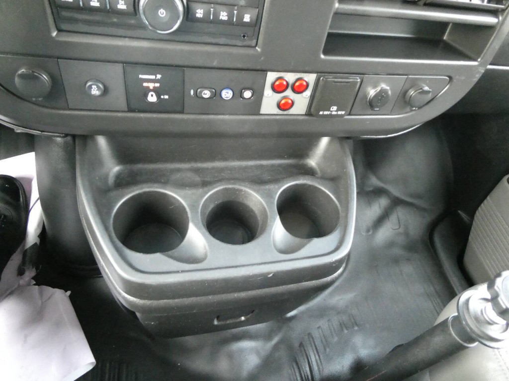 2018 Chevrolet Express Image 18