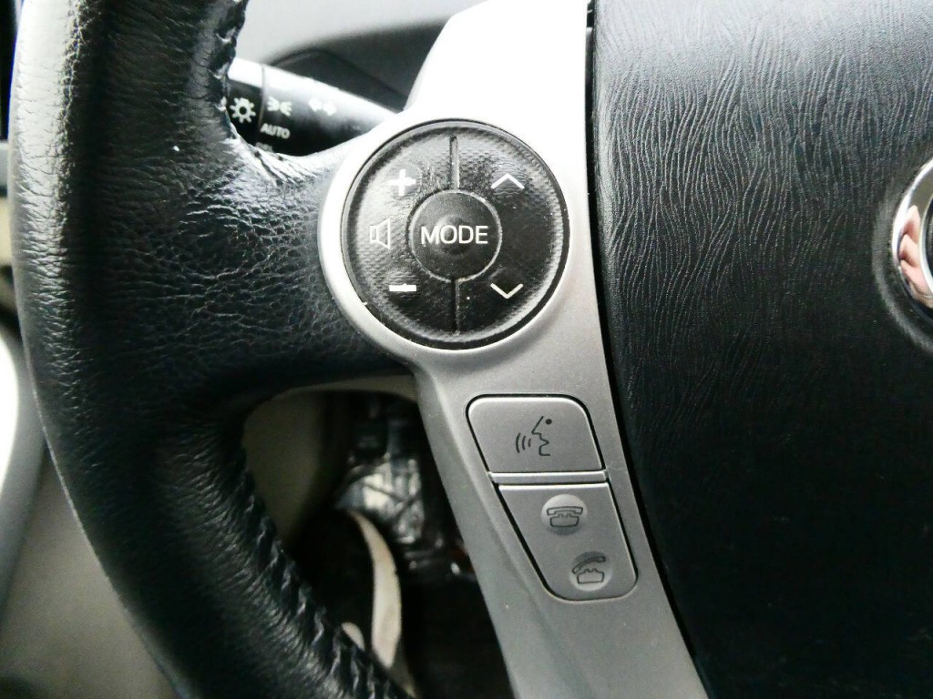 2015 Toyota Prius Image 12