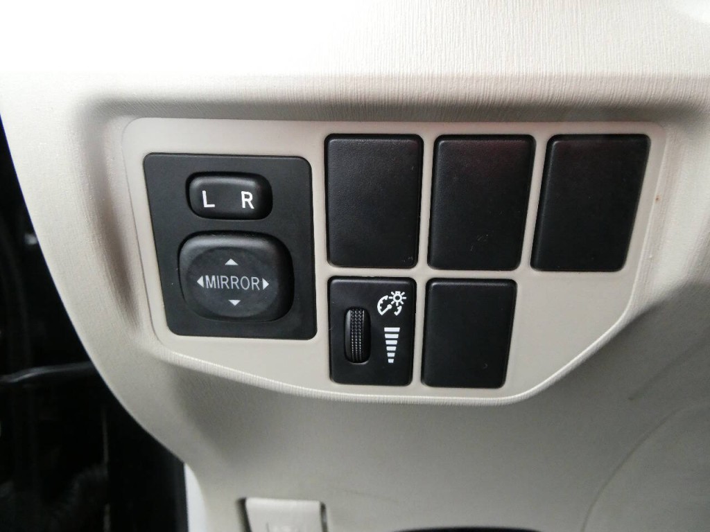 2015 Toyota Prius Image 22