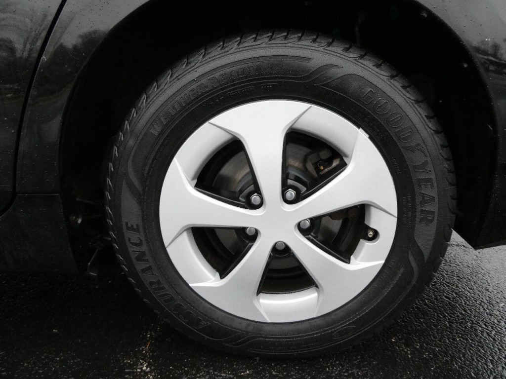 2015 Toyota Prius Image 32