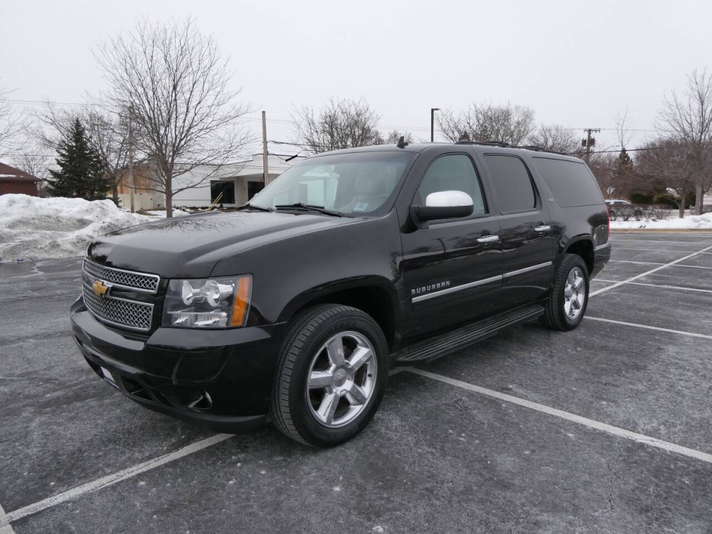 2013 Chevrolet Suburban Image 1