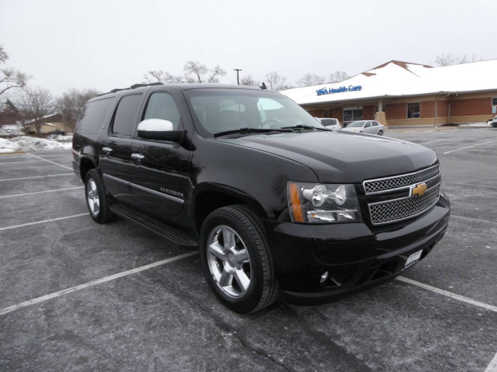 2013 Chevrolet Suburban Image 3