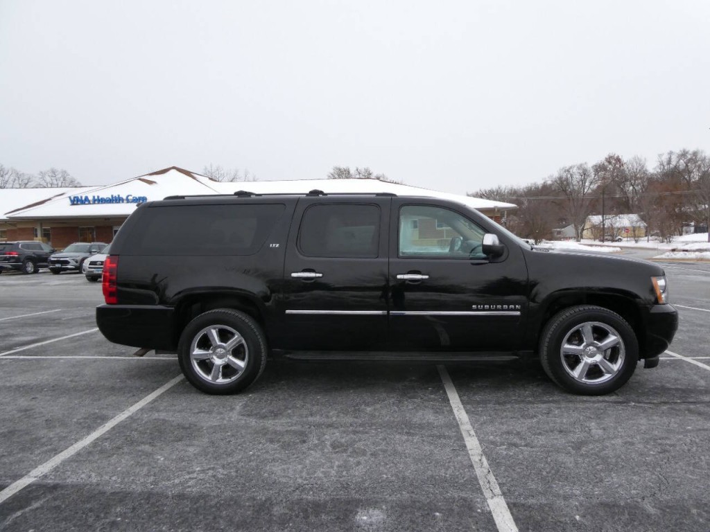 2013 Chevrolet Suburban Image 4