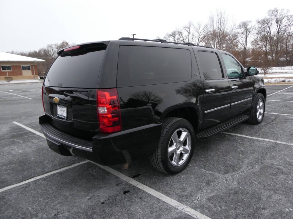 2013 Chevrolet Suburban Image 5