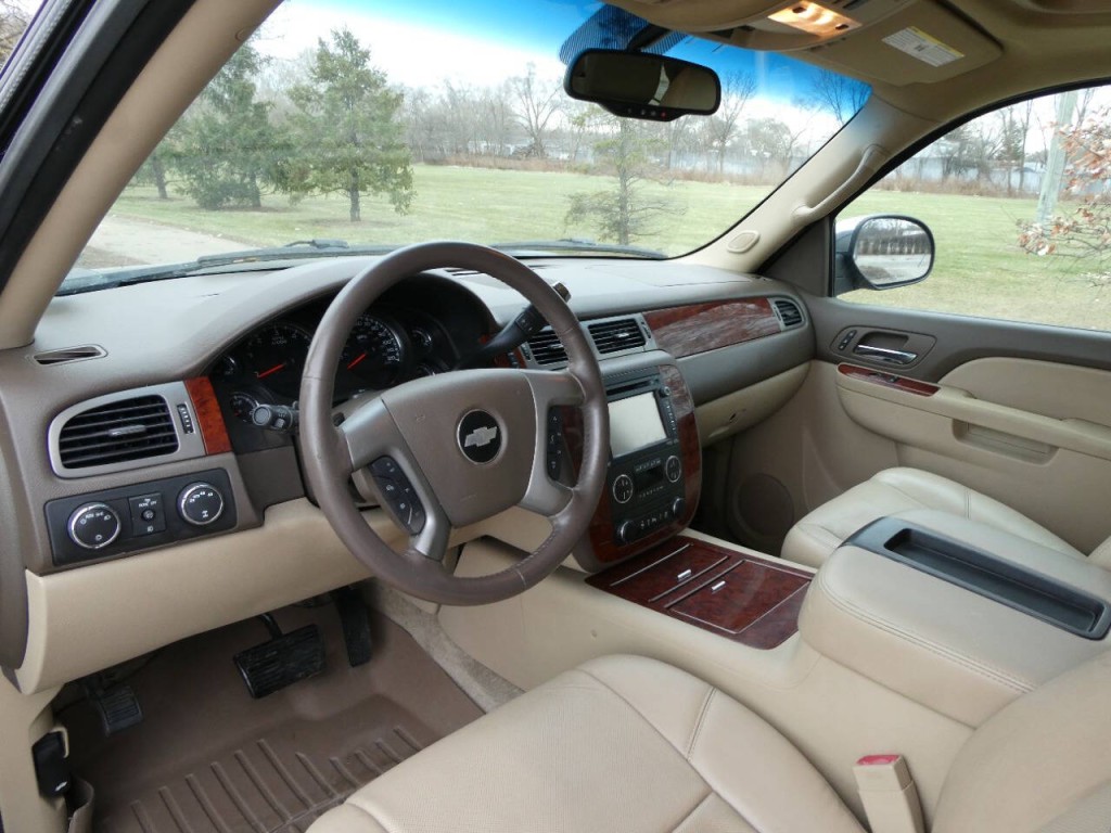 2013 Chevrolet Suburban Image 11