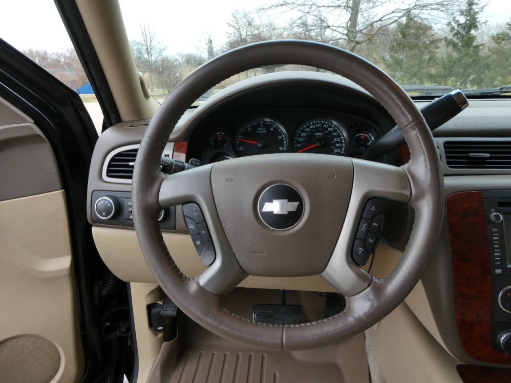 2013 Chevrolet Suburban Image 12