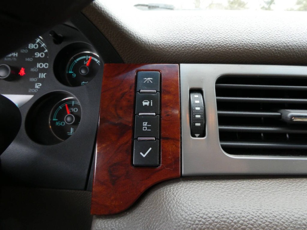 2013 Chevrolet Suburban Image 21