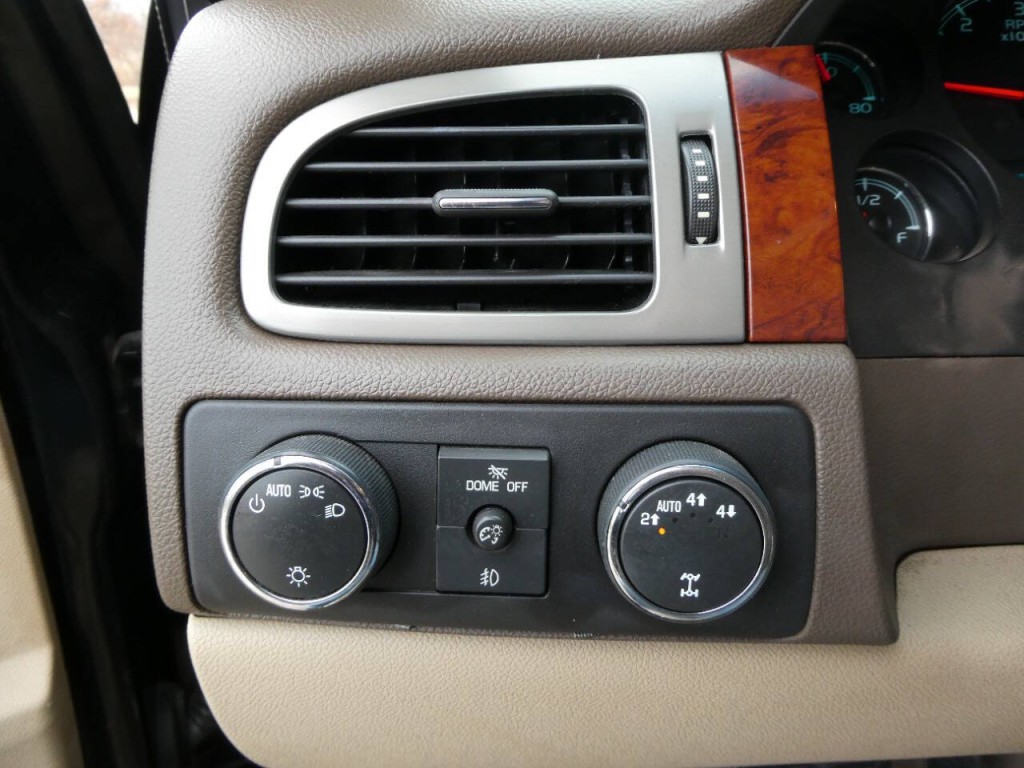 2013 Chevrolet Suburban Image 22