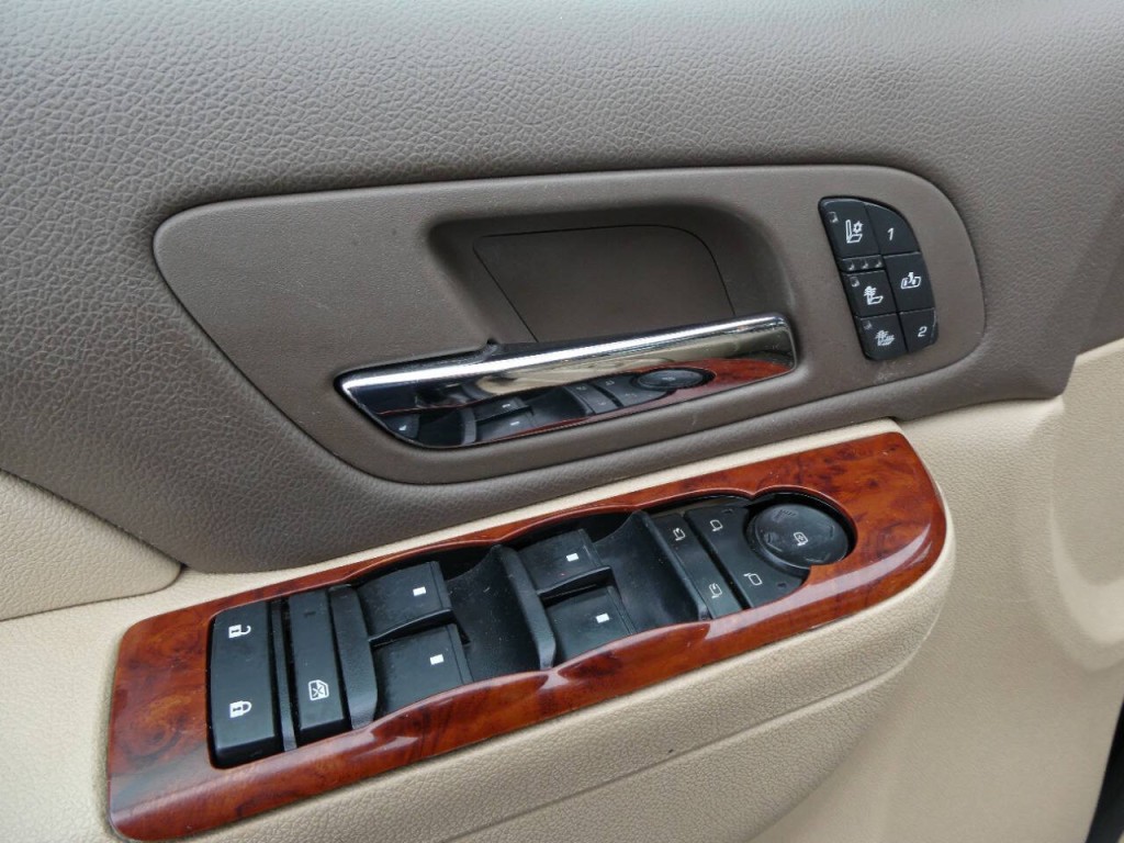 2013 Chevrolet Suburban Image 25