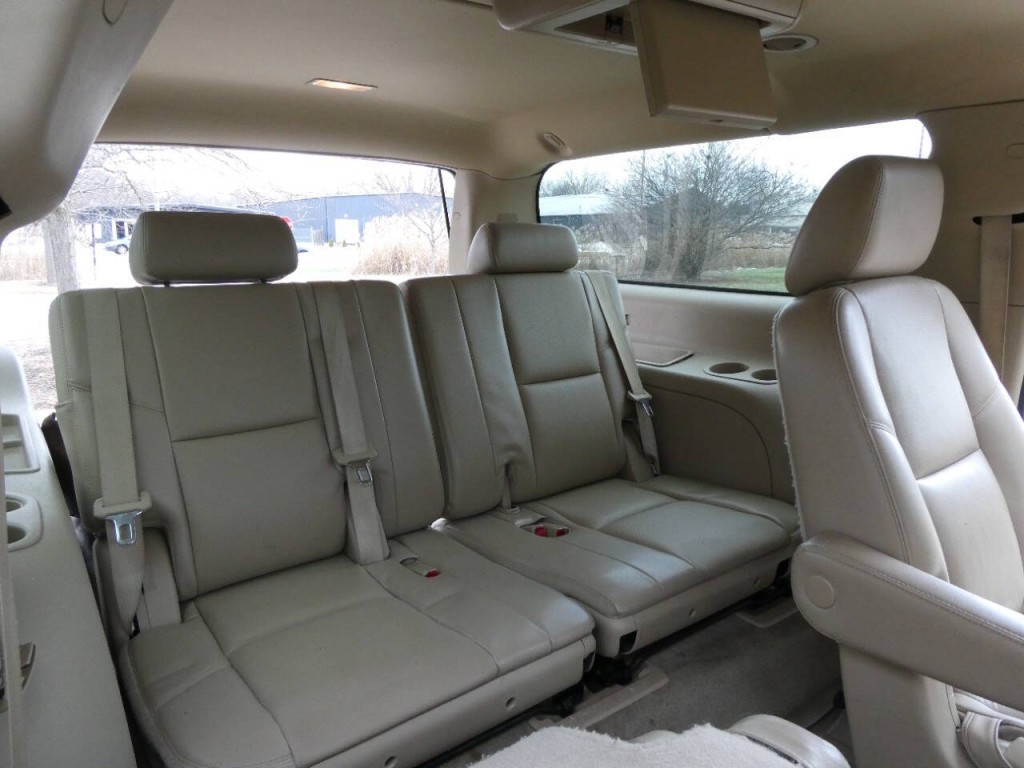 2013 Chevrolet Suburban Image 29