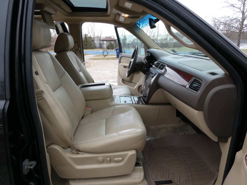 2013 Chevrolet Suburban Image 32
