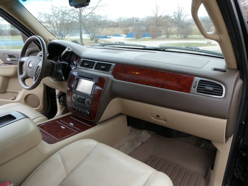 2013 Chevrolet Suburban Image 33