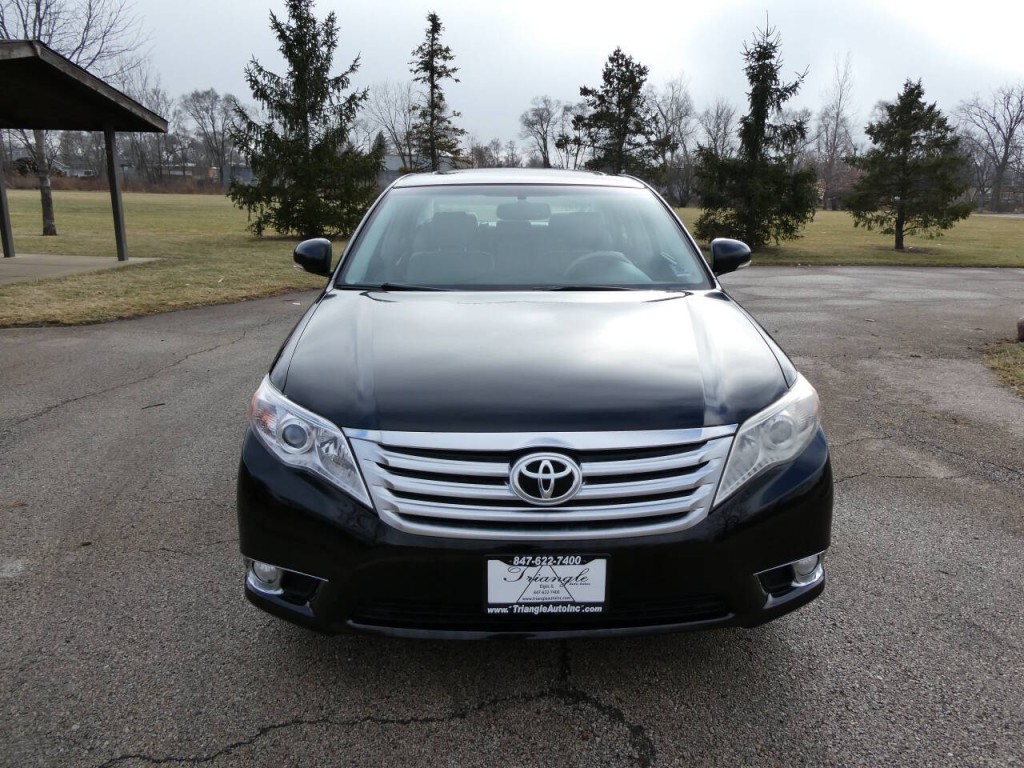 2011 Toyota Avalon Image 2