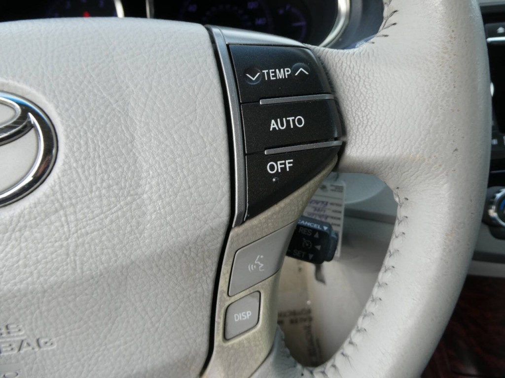 2011 Toyota Avalon Image 13