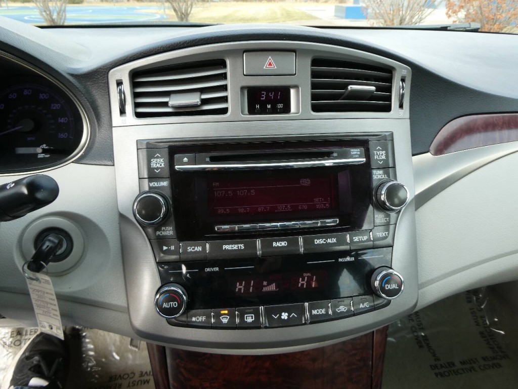 2011 Toyota Avalon Image 16