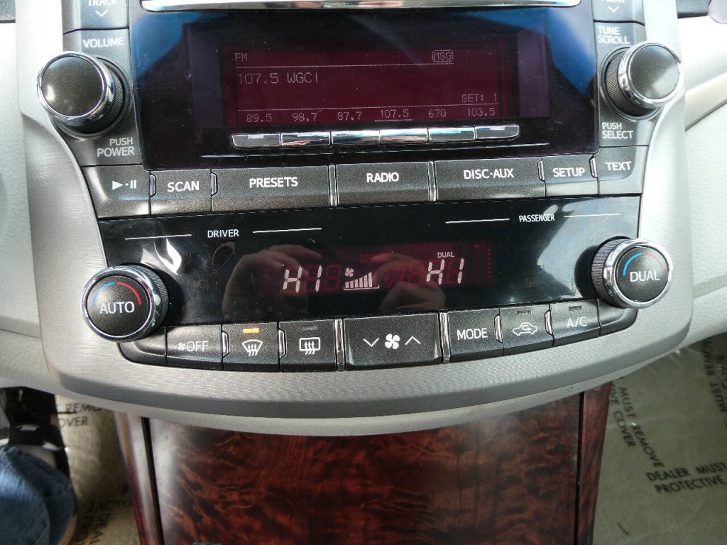 2011 Toyota Avalon Image 17