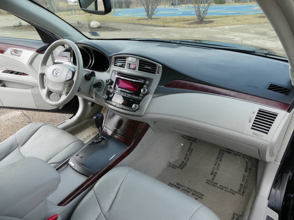 2011 Toyota Avalon Image 28