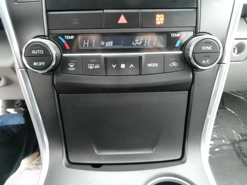 2015 Toyota Camry Image 17