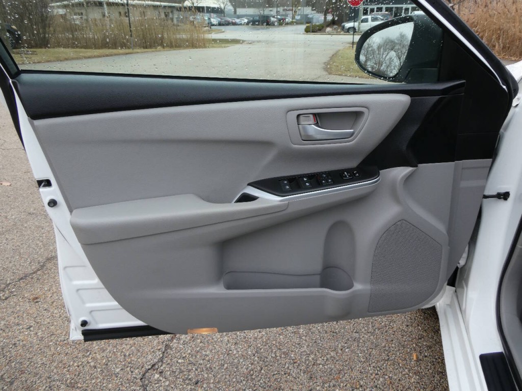2015 Toyota Camry Image 21
