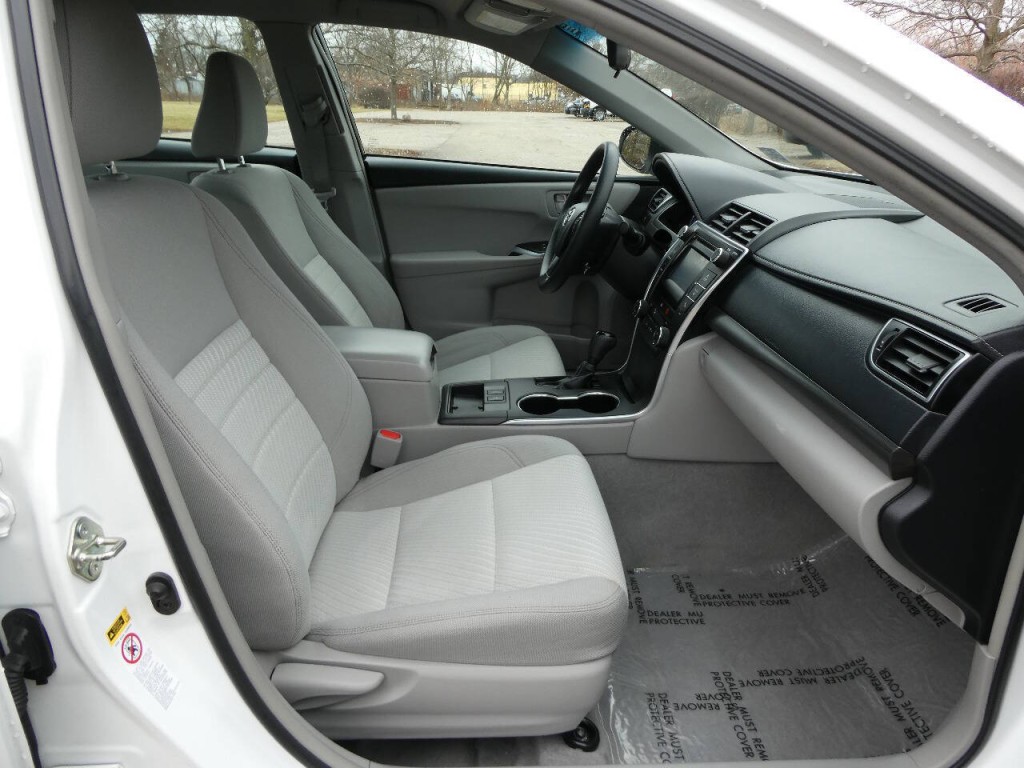 2015 Toyota Camry Image 25