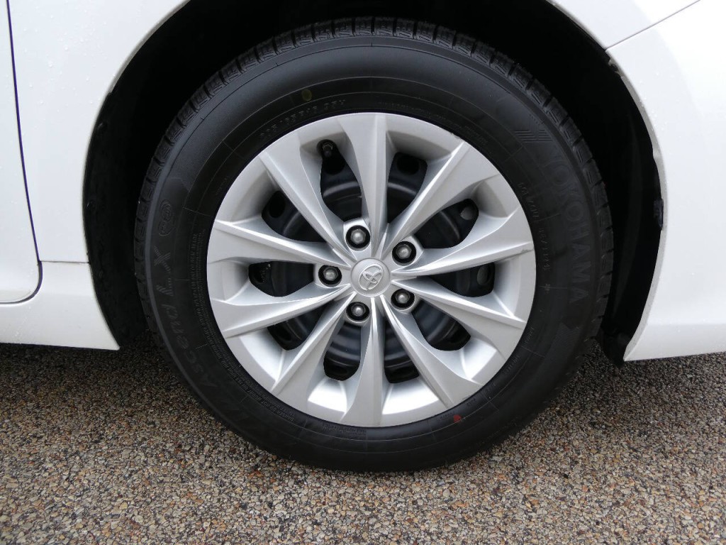 2015 Toyota Camry Image 30