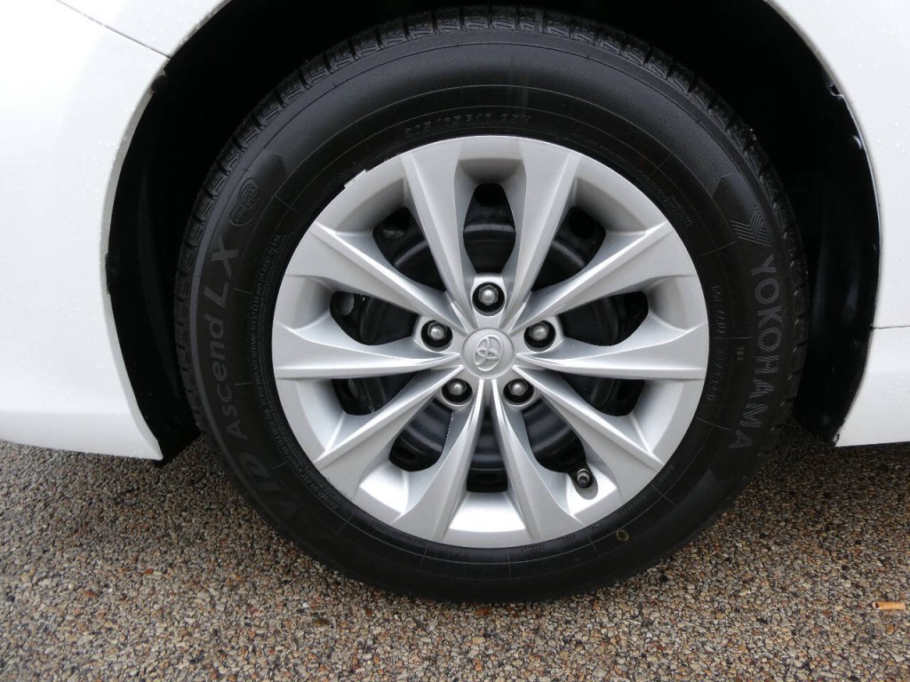 2015 Toyota Camry Image 31