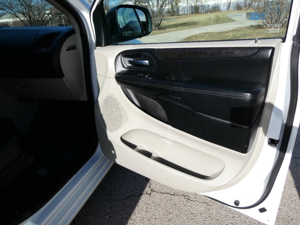 2015 Dodge Grand Caravan Image 30