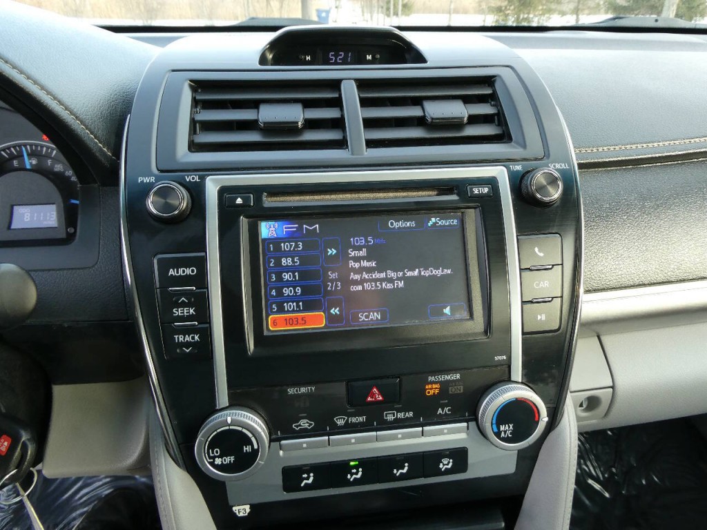 2014 Toyota Camry Image 16