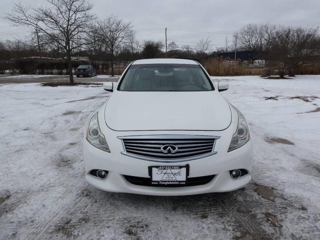2011 INFINITI G25 Image 2