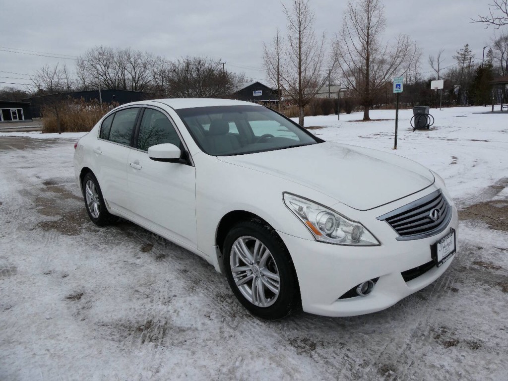 2011 INFINITI G25 Image 3